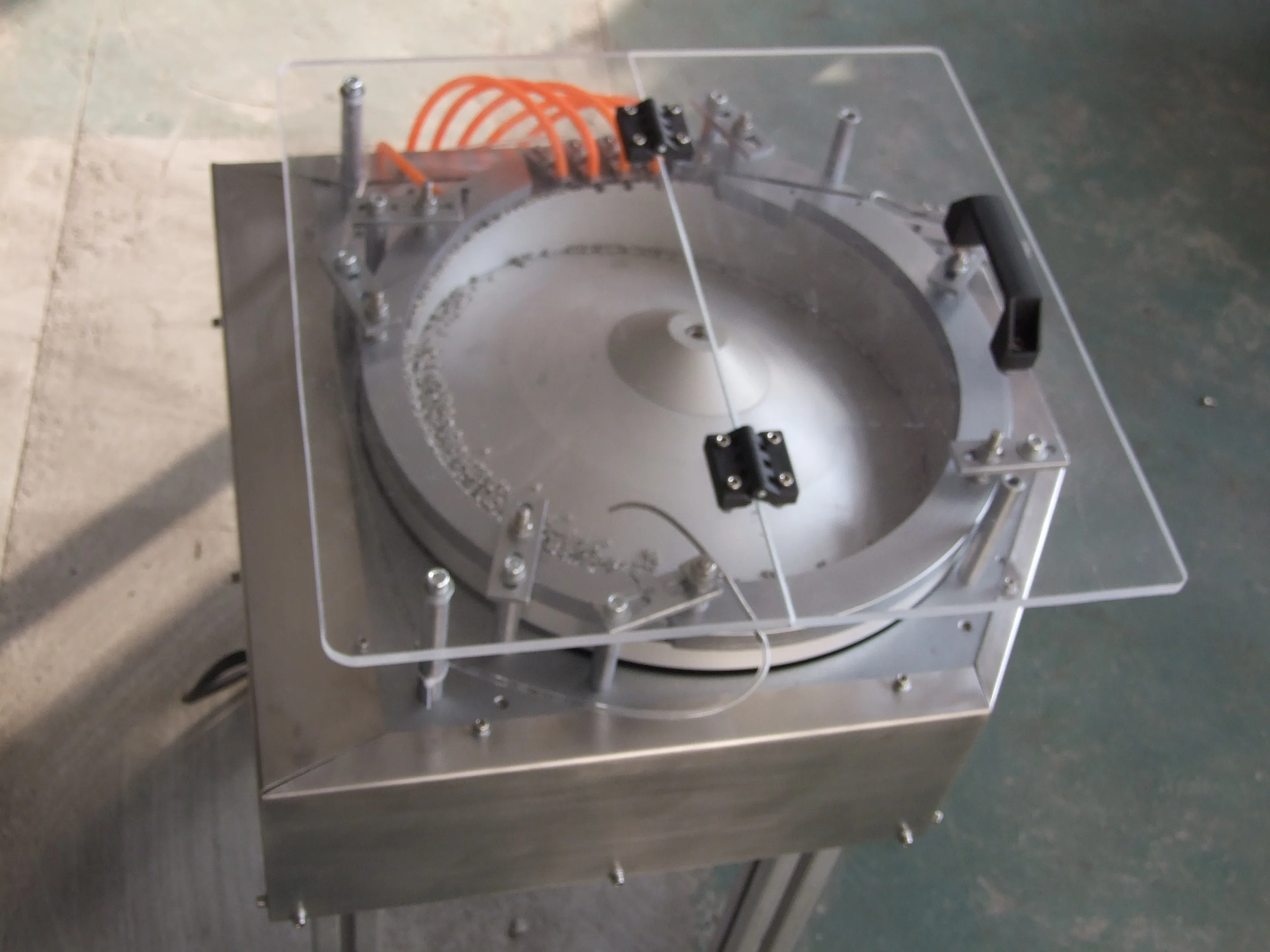 HUILIDE centrifugal feeder ad photo